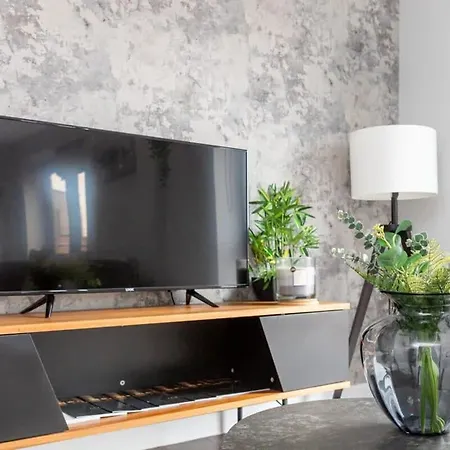 Stayzeni, Ouse Court Fantastic 2 Bed Flat Апартаменты *